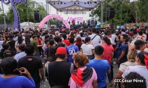 Mega Concierto en la Avenida de Bolívar a Chávez en saludo al 45/19
