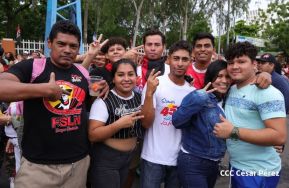 Mega Concierto en la Avenida de Bolívar a Chávez en saludo al 45/19