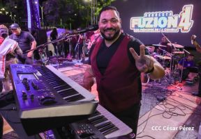 Mega Concierto en la Avenida de Bolívar a Chávez en saludo al 45/19