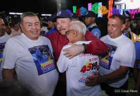 Entrega flota de buses de 250 a transportistas de Managua