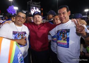 Entrega flota de buses de 250 a transportistas de Managua