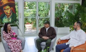 Presidente Daniel y Compañera Rosario en encuentro con el Canciller de Venezuela, Yván Gil