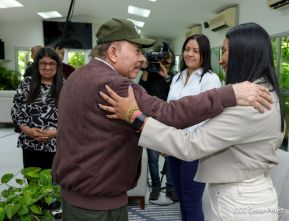 Presidente Daniel y Compañera Rosario en encuentro con el Canciller de Venezuela, Yván Gil