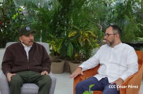 Presidente Daniel y Compañera Rosario en encuentro con el Canciller de Venezuela, Yván Gil