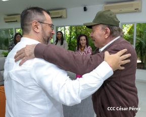 Presidente Daniel y Compañera Rosario en encuentro con el Canciller de Venezuela, Yván Gil