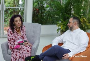 Presidente Daniel y Compañera Rosario en encuentro con el Canciller de Venezuela, Yván Gil