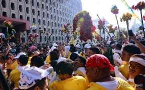 Feligreses acompañan a Santo Domingo de Guzmán rumbo a su morada en Las Sierritas