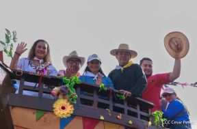 Feligreses acompañan a Santo Domingo de Guzmán rumbo a su morada en Las Sierritas