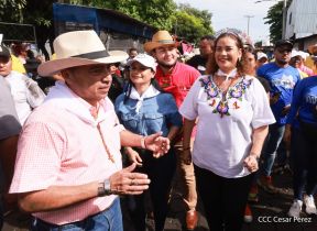 Feligreses acompañan a Santo Domingo de Guzmán rumbo a su morada en Las Sierritas