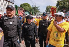 Feligreses acompañan a Santo Domingo de Guzmán rumbo a su morada en Las Sierritas