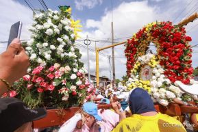 Feligreses acompañan a Santo Domingo de Guzmán rumbo a su morada en Las Sierritas