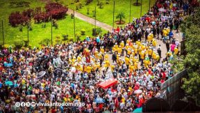 Feligreses acompañan a Santo Domingo de Guzmán rumbo a su morada en Las Sierritas