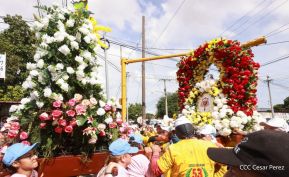 Feligreses acompañan a Santo Domingo de Guzmán rumbo a su morada en Las Sierritas