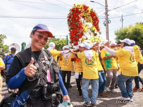 Feligreses acompañan a Santo Domingo de Guzmán rumbo a su morada en Las Sierritas