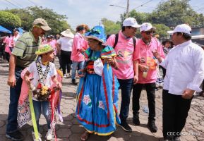 Feligreses acompañan a Santo Domingo de Guzmán rumbo a su morada en Las Sierritas