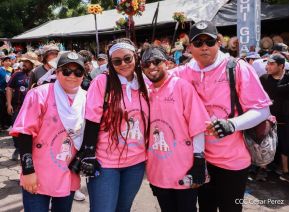 Feligreses acompañan a Santo Domingo de Guzmán rumbo a su morada en Las Sierritas