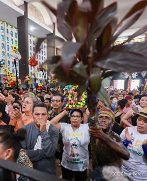 Feligreses acompañan a Santo Domingo de Guzmán rumbo a su morada en Las Sierritas