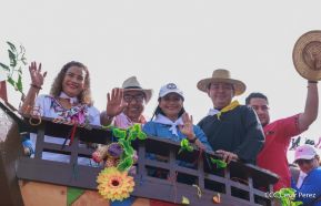 Feligreses acompañan a Santo Domingo de Guzmán rumbo a su morada en Las Sierritas