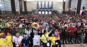 Feligreses acompañan a Santo Domingo de Guzmán rumbo a su morada en Las Sierritas