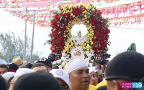 Feligreses acompañan a Santo Domingo de Guzmán rumbo a su morada en Las Sierritas