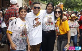 Feligreses acompañan a Santo Domingo de Guzmán rumbo a su morada en Las Sierritas