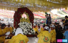 Feligreses acompañan a Santo Domingo de Guzmán rumbo a su morada en Las Sierritas