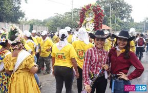 Feligreses acompañan a Santo Domingo de Guzmán rumbo a su morada en Las Sierritas