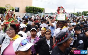 Feligreses acompañan a Santo Domingo de Guzmán rumbo a su morada en Las Sierritas