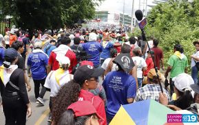 Feligreses acompañan a Santo Domingo de Guzmán rumbo a su morada en Las Sierritas