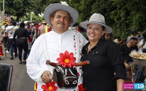 Feligreses acompañan a Santo Domingo de Guzmán rumbo a su morada en Las Sierritas