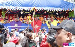 Feligreses acompañan a Santo Domingo de Guzmán rumbo a su morada en Las Sierritas