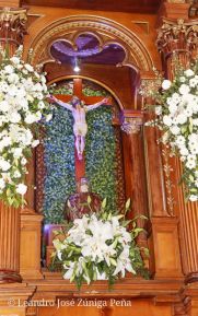 Feligreses acompañan a Santo Domingo de Guzmán rumbo a su morada en Las Sierritas