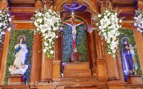 Feligreses acompañan a Santo Domingo de Guzmán rumbo a su morada en Las Sierritas