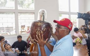 Feligreses acompañan a Santo Domingo de Guzmán rumbo a su morada en Las Sierritas