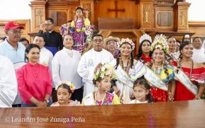 Feligreses acompañan a Santo Domingo de Guzmán rumbo a su morada en Las Sierritas