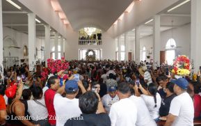 Feligreses acompañan a Santo Domingo de Guzmán rumbo a su morada en Las Sierritas