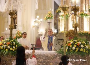 De esta manera leoneses celebran 77 años de la Gritería en honor a la Asunción de María