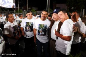 Acto de entrega de buses a cooperativas en celebración a la epopeya de la toma del Palacio Nacional