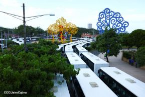 Acto de entrega de buses a cooperativas en celebración a la epopeya de la toma del Palacio Nacional