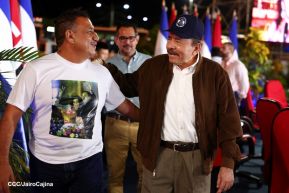 Acto de entrega de buses a cooperativas en celebración a la epopeya de la toma del Palacio Nacional