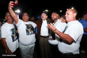 Acto de entrega de buses a cooperativas en celebración a la epopeya de la toma del Palacio Nacional