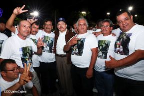 Acto de entrega de buses a cooperativas en celebración a la epopeya de la toma del Palacio Nacional