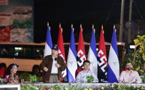 Acto de entrega de buses a cooperativas en celebración a la epopeya de la toma del Palacio Nacional