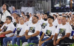 Acto de entrega de buses a cooperativas en celebración a la epopeya de la toma del Palacio Nacional