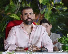 Acto de entrega de buses a cooperativas en celebración a la epopeya de la toma del Palacio Nacional