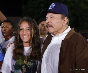 Acto de entrega de buses a cooperativas en celebración a la epopeya de la toma del Palacio Nacional