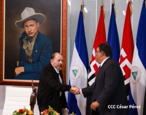 Comandante Daniel y Compañera Rosario en la XI Cumbre Extraordinaria de Jefes de Estado del ALBA-TCP