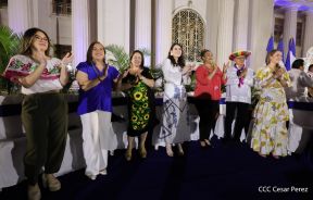 Celebración del Día Nacional del Huipil