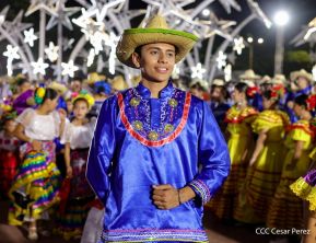 Celebración del Día Nacional del Huipil