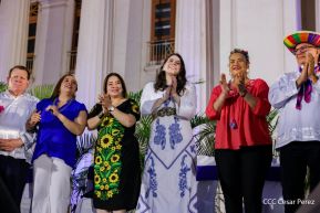 Celebración del Día Nacional del Huipil